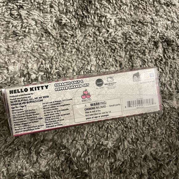 Hello Kitty Rainbow Salt & Pepper Shaker Set - Picture 4 of 4